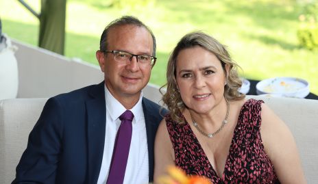  David de la Torre y Lupina Soto.