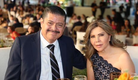  Arturo y Claudia Segoviano.