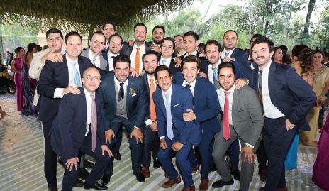  Carlo Morales con sus amigos.