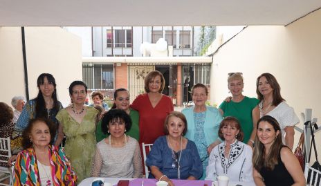  Yoya Padrón con sus amigas.
