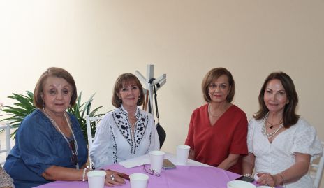  Lety Padrón, Alicia Villasuso, Marcela Mier y Lupita Barba.