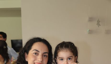  Alejandra Zepeda y Sofía.