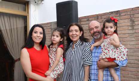  Gaby Carrillo, Ana Fer Puga, Marcela Nava, Jorge Puga y Valeria Puga.
