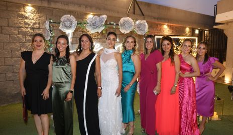  Ruth Morales con sus amigas.