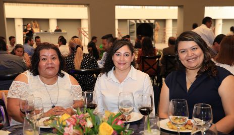  Oralia Martínez, Teresa López y Jessica Hernández.