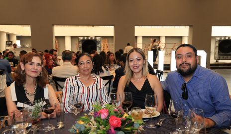  Laura, Gloria Herrera, Amada Sarahí y Eduardo.