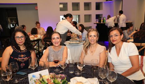  Guadalupe Acosta, Verónica Rodino, Tatiana Rodino y Carla Espinoza.