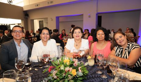  Ulises López, Aidé Rodríguez, Elizabeth Brieño, Patricia Lara y Claudia Díaz.