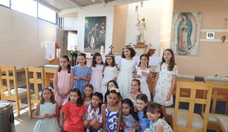  Carola y Josefa con sus amigas.