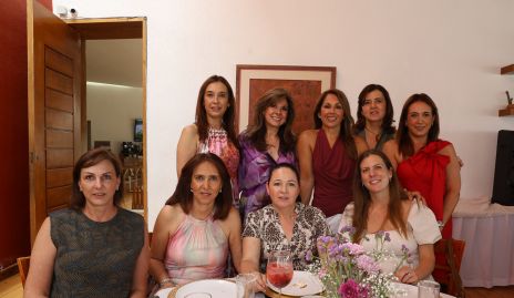  Catherine Barret, Meche de Cifuentes, Betilú  Sánchez, Elia de Padilla, Claudia Álvarez, Mónica Monroy, Marcela Milán, Micole Echegaray y Odile Sánchez.