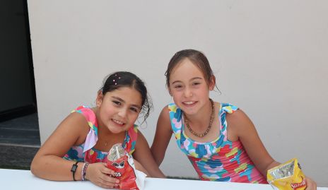  Natalia Briseño y Alika Torres.