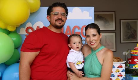  Manuel Mora y Cristina Kasis con su hijo Santiago.