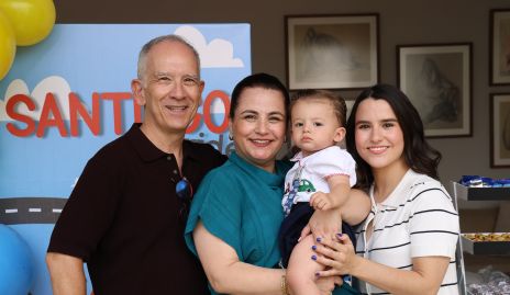  Alfonso Galán, Pita Retes de Galán, Santiago Mora y Sofía Galán.