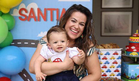  Olivia Mora con su sobrino Santiago Mora.