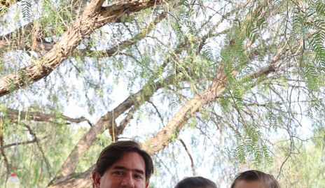 Eugenia Musa y Fernando Abud con sus hijos Eugenia y Fernando.