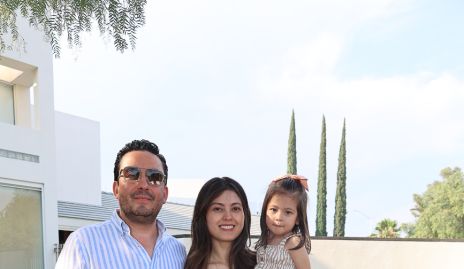  Guillermo Torres y Mariana Yishima con sus hijos Patricio y Emilia.