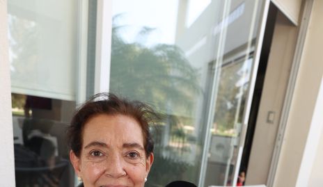 Ana Fer con su abuelita Marcela Puga.