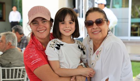  Silvia Garza, Eugenia y Silvia Esparza.
