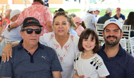  Ricardo Garza, Silvia Esparza, Eugenia y Ricardo Garza.
