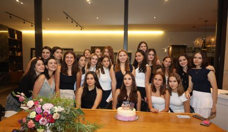 Paulina Reynoso con sus amigas.