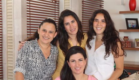  Carolina Delgado, Verónica Martínez, Cecilia y Danny Rangel.