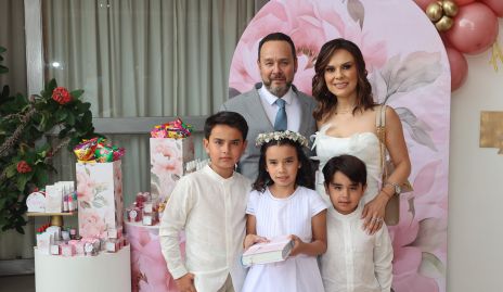  Juan Carlos Conde, Ale Díaz de León con sus hijos Juanqui, Ale y Franco.