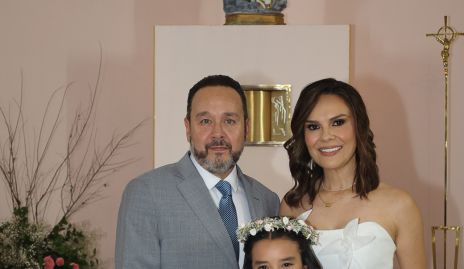  Juan Carlos Conde y Ale Díaz de León con su hija Ale.