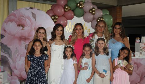  Michelle Baeza, Ale Díaz de León, María Torres, Danae Enríquez y Bárbara Berrones con sus hijas Valeria, Ale, María Inés, Máxima y Bárbara .