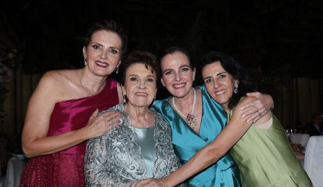  Gabriela Gómez, Gela Valle, Lourdes Gómez y Montserrat Gómez.