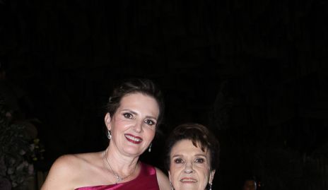  Gabriela Gómez con su mamá Gela Valle.