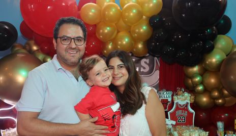  Diego Valdés y Lu Castelo con su hijo Diego.