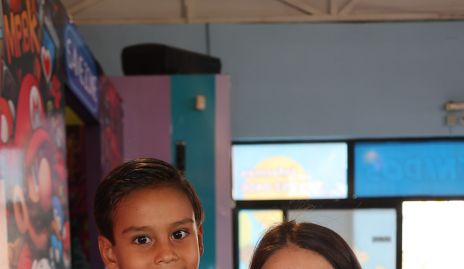  Ceci Castelo con su hijo Juan Pablo Ramírez.