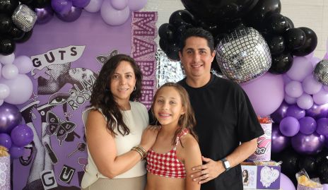  Fernanda Torrescano y Alejandro Pizarro con su hija Marifer.