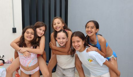  Pía, Ana José, Marifer, Clara, Marina y Elena.