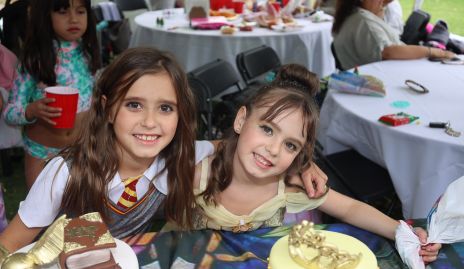 Ángeles y Daniela Labastida.