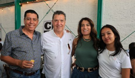  Oscar Macías, Gabriel González, Ana Luisa Martínez y Mer Macías.