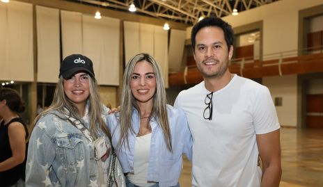  Mariana, Elizabeth y Roberto Berrones.