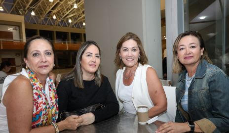  Cristina Guerra, Cristina Morales, Ángeles Barba e Ilian Ávila.