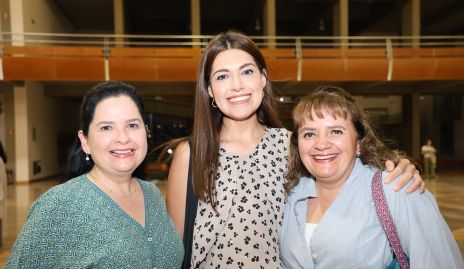  Queta Contreras, Marcela Sánchez y Carla Contreras.