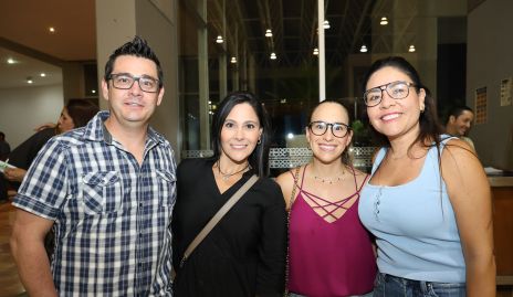  Oscar Luna, Nayelli Zarur, Úrsula Ortuño y Karen Ramos.