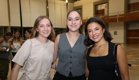  Carolina Duque, María Duque y Viviana Martínez.