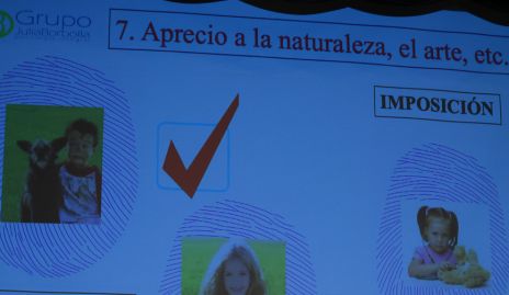  Dra. Julia Borbolla.