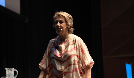  Dra. Julia Borbolla.