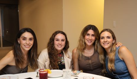  Adri de la Maza, Sandra, Martha de la Rosa y Paola Torre.
