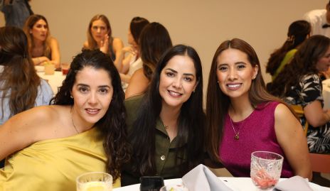 Claudia Llamas, Diana Solorio y Laura Zegarra.