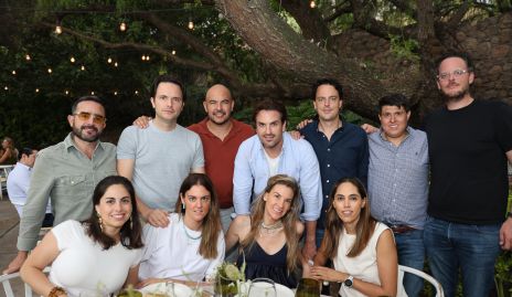  Juan Pablo Torre con sus amigos de toda la vida.