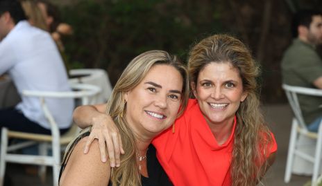  Daniela Benavente y Lourdes López.