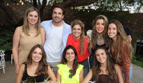  Guille y Juan Pablo Torre, Lu, Sofía y Ana Paula López, Luzde y Fernanda Gómez y María Emilia Torre.
