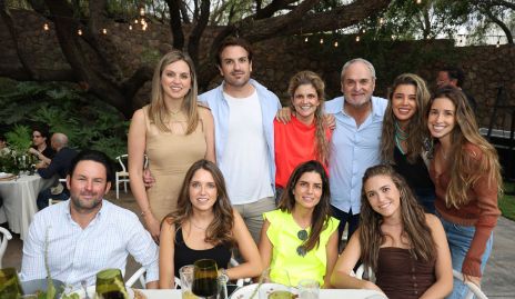  Guille y Juan Pablo Torre, Lu López, Eugenio Torre, Sofía y Ana Paula López, Alberto Rangel, Luzde y Fernanda Gómez y María Emilia Torre.