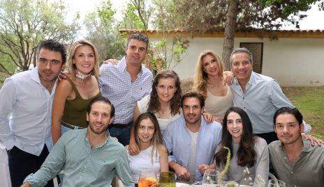  Jorge Eugenio y Sofía Torre, Santiago Labastida, Sofía Torres, Guille Hernández, Mauricio Villalobos, Andrés Torres, Elizabeth Treviño, Juan Pablo Torre, Mariana Alcalá y Miguel Torres.